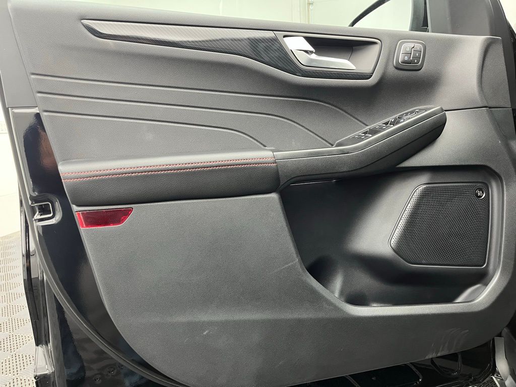 2025 Ford Escape Hybrid ST-Line Elite photo 3