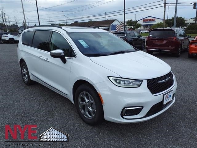 2023 chrysler pacifica limited awd passenger van