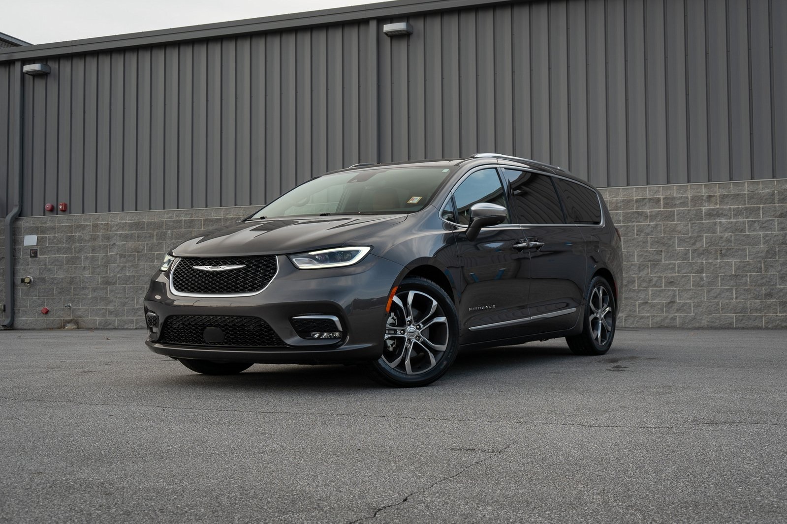 2022 Chrysler Pacifica Pinnacle's photo