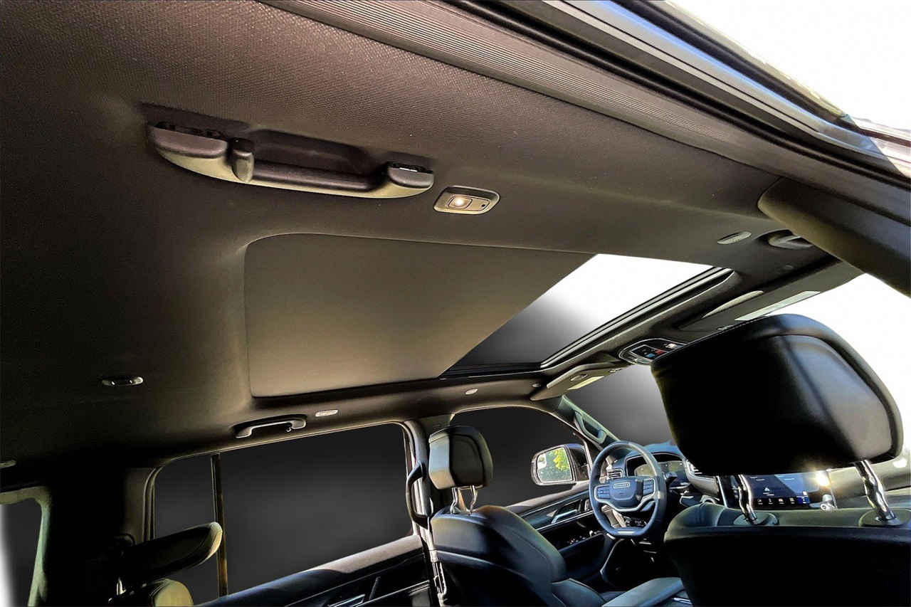 2024 Jeep Wagoneer L Series II photo 14