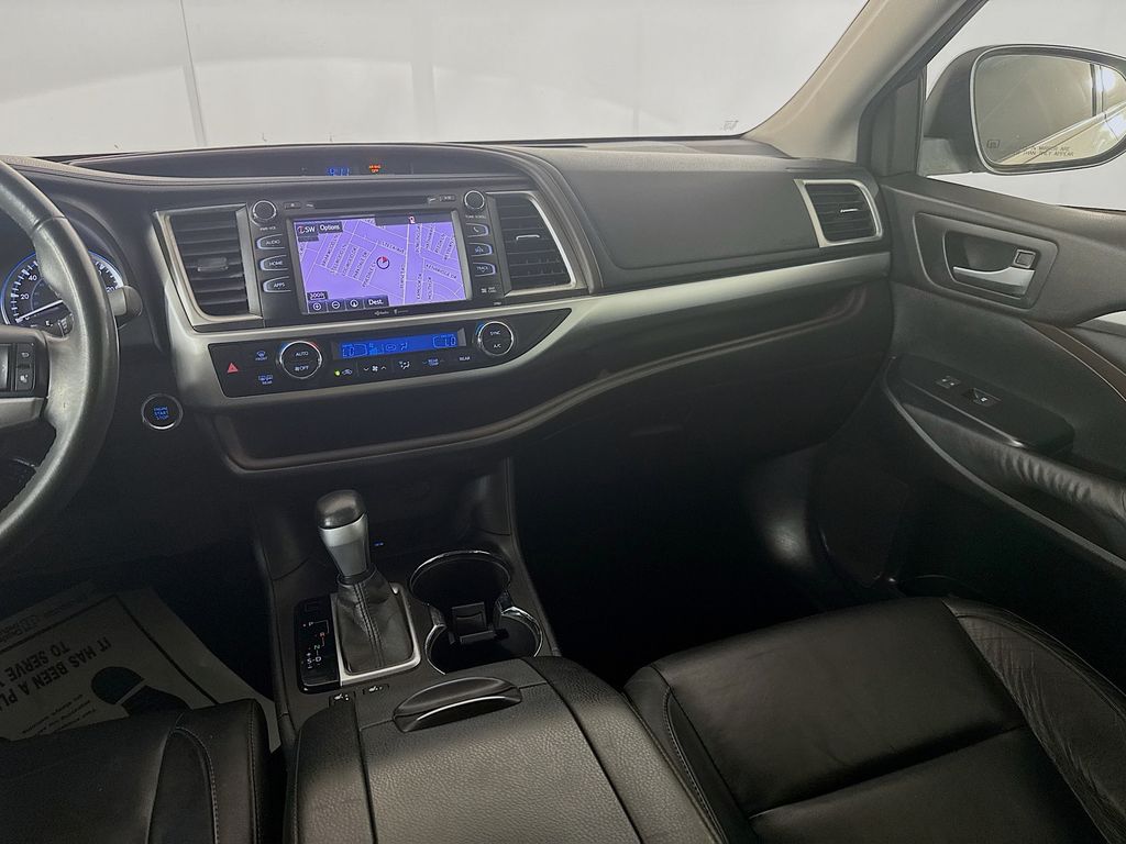 2015 Toyota Highlander Base Hybrid photo 24
