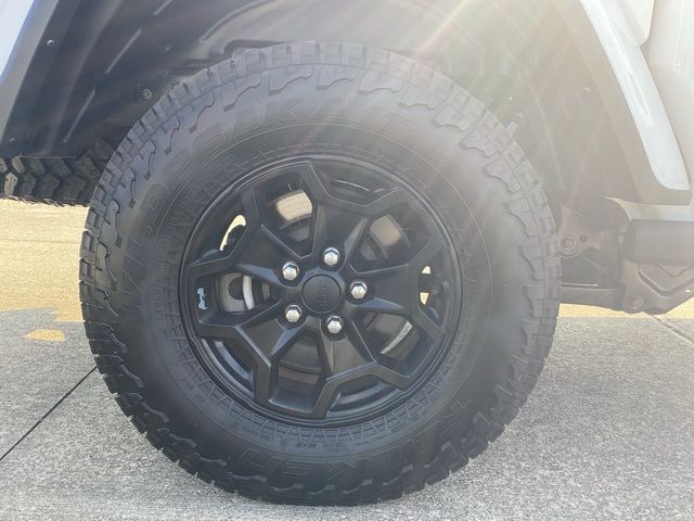 2021 Jeep Gladiator Willys photo 9