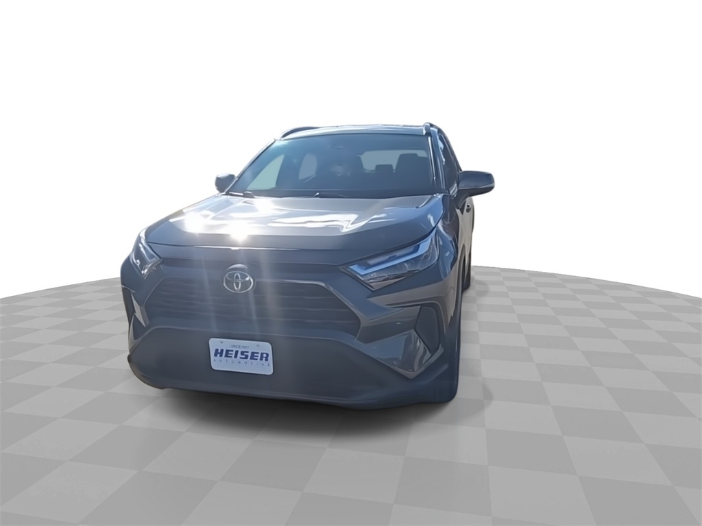 2022 Toyota RAV4 XLE photo 3