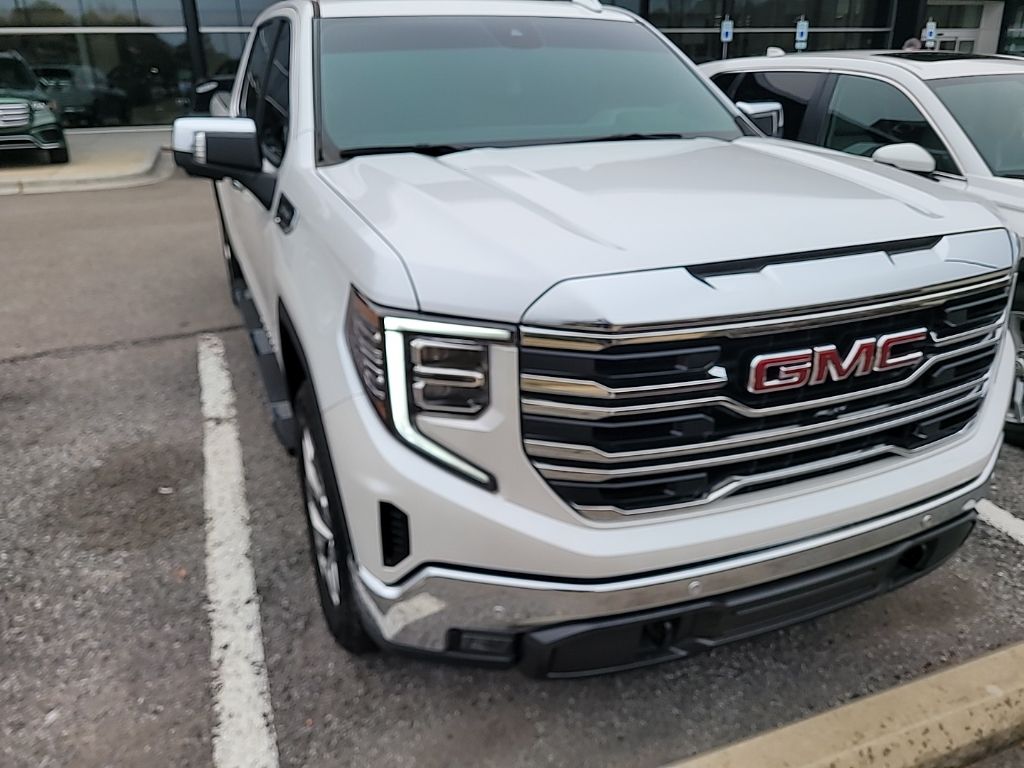 2024 GMC Sierra 1500 SLT's photo