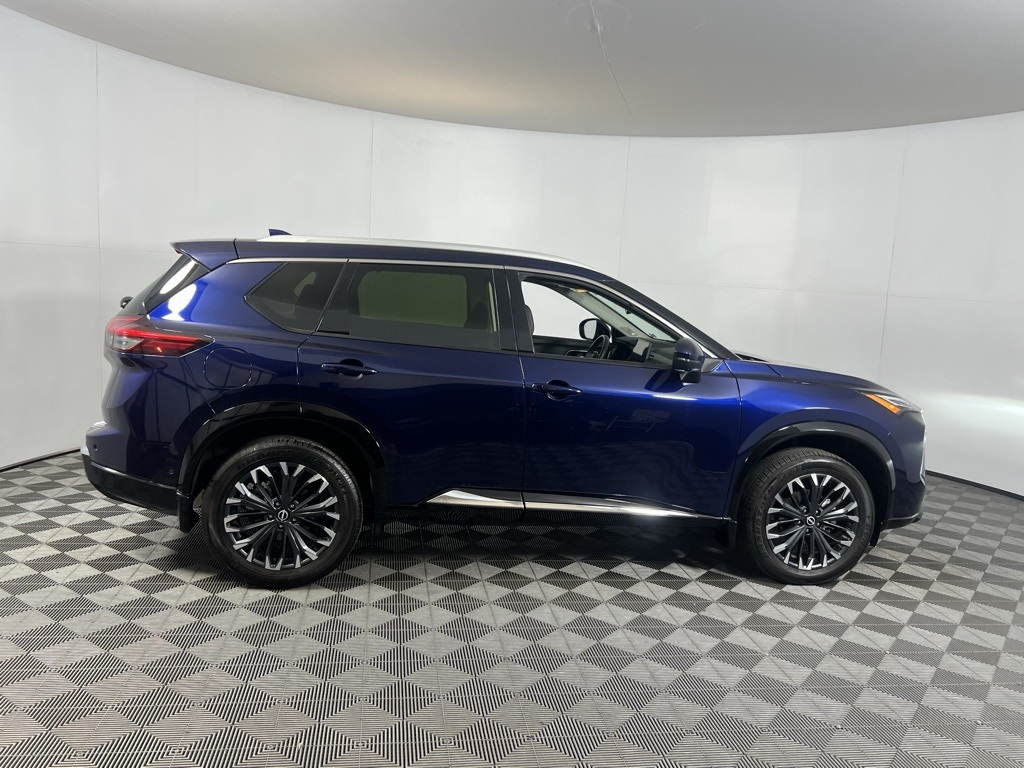 2024 Nissan Rogue Platinum photo 2