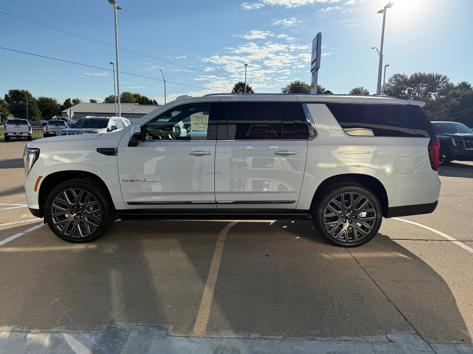 2026 Gmc Yukon XL Denali Ultimate photo 3