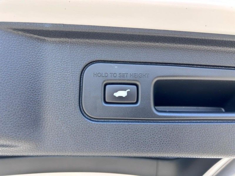 2023 Honda Pilot Elite photo 3