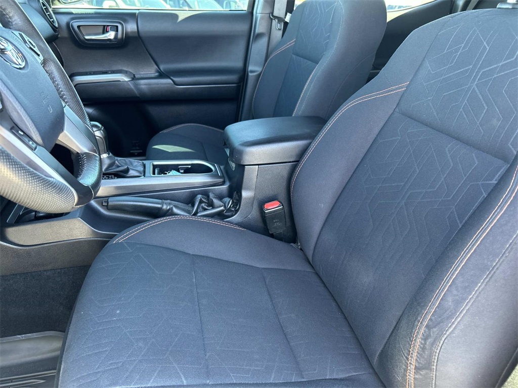 2020 Toyota Tacoma TRD Off-Road photo 25