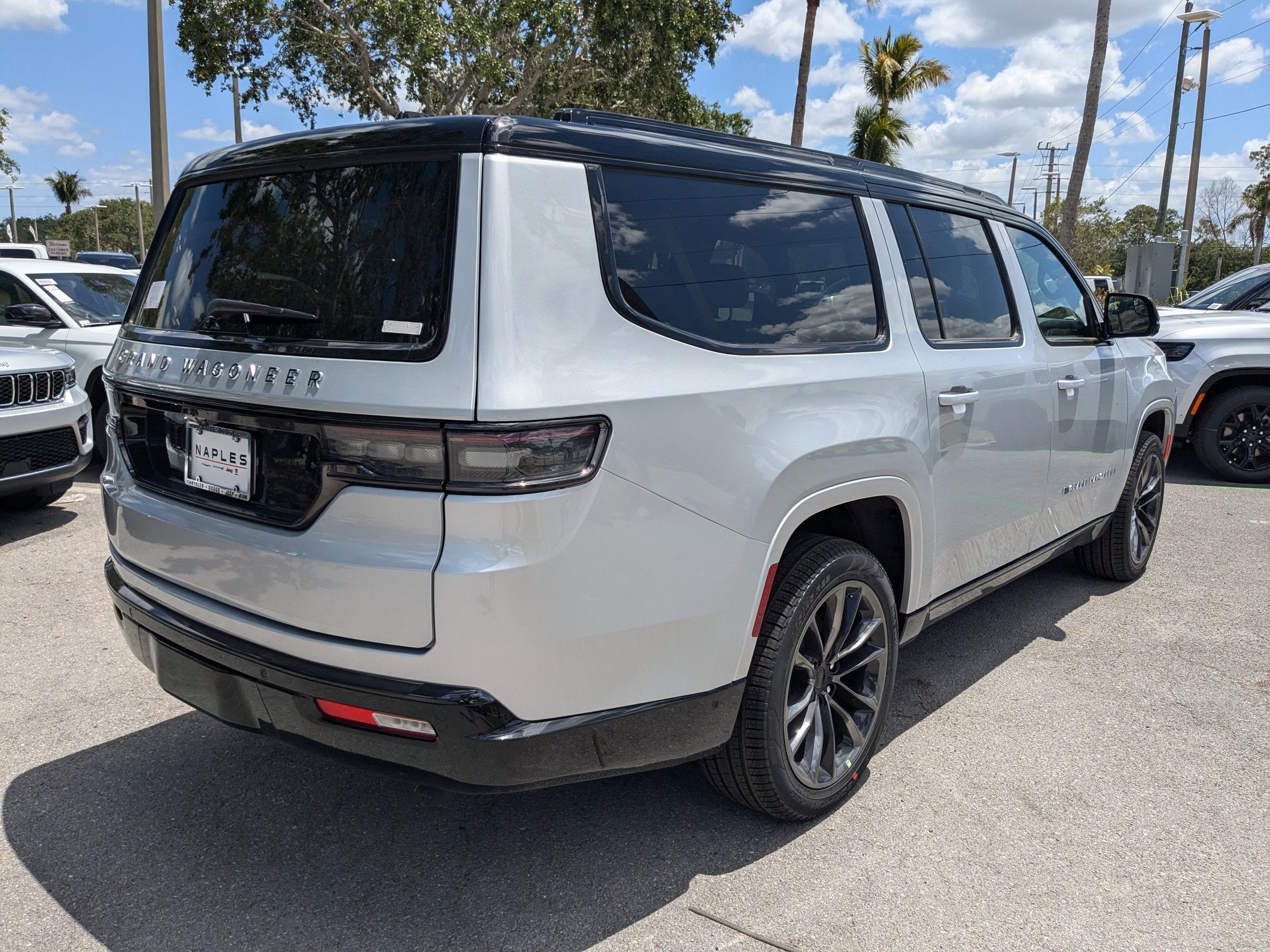 2025 Jeep Grand Wagoneer L III Obsidian photo 5