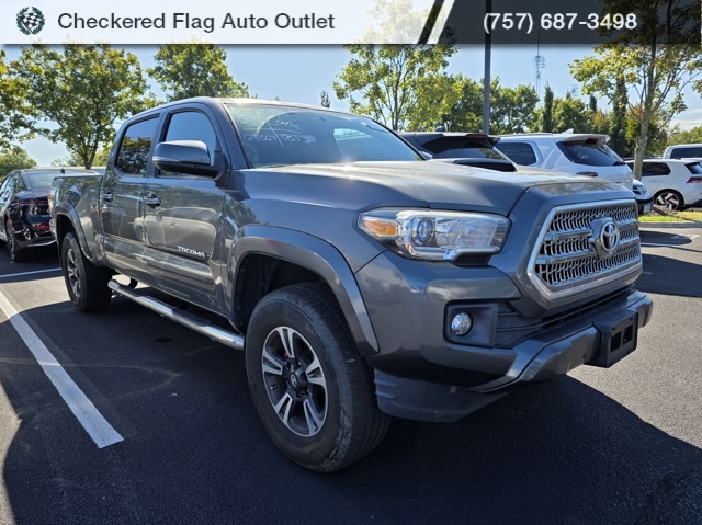 2017 Toyota Tacoma TRD Sport photo 3