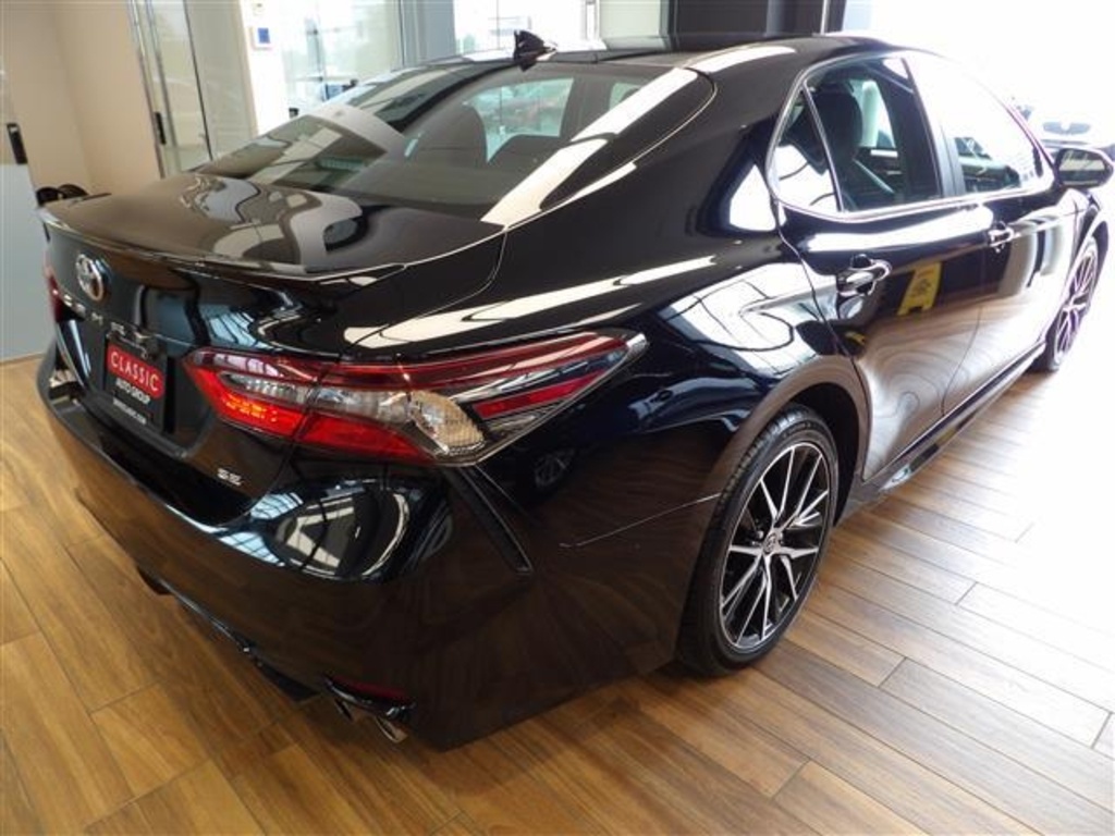 2023 Toyota Camry SE photo 10