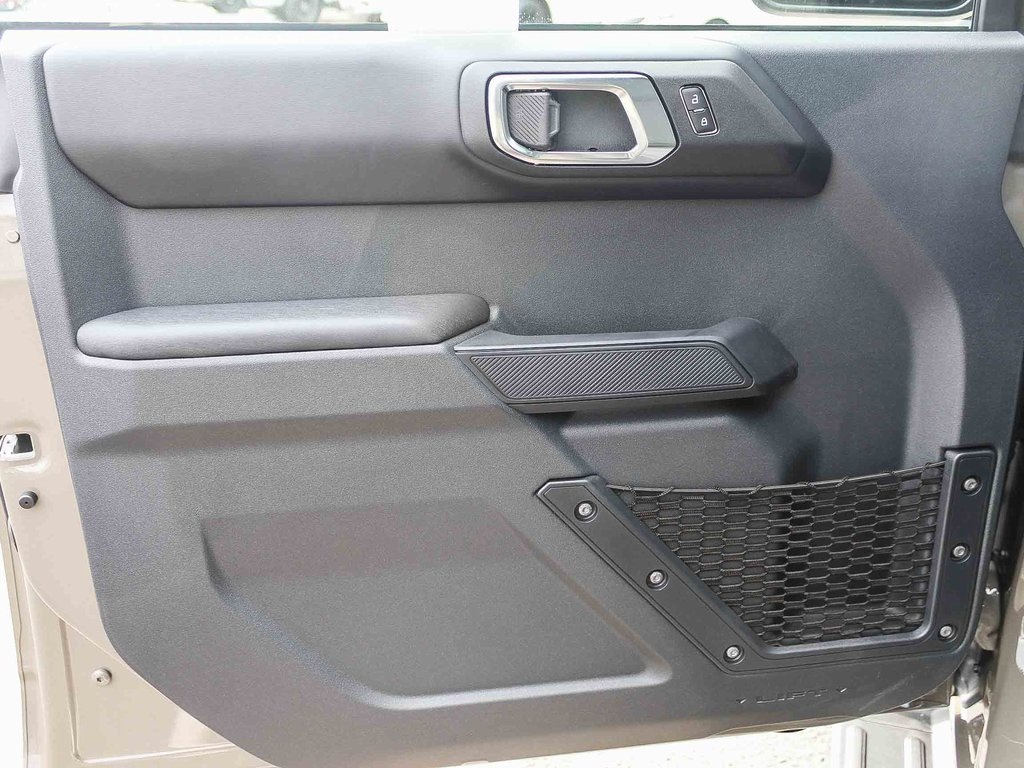2025 Ford Bronco Outer Banks photo 16