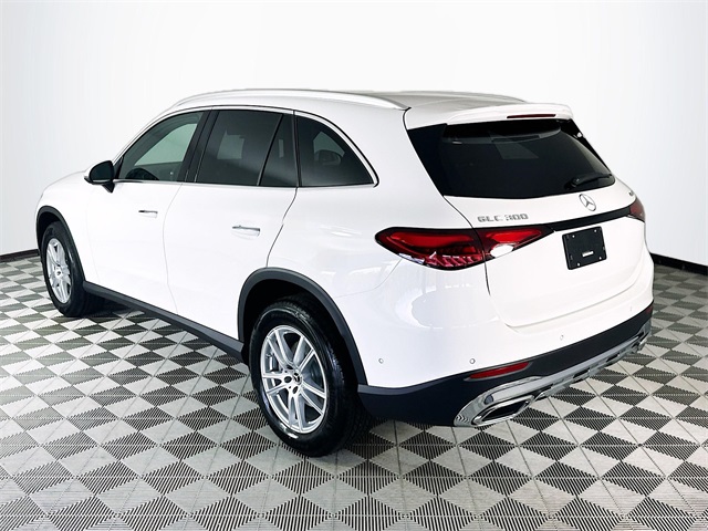 2025 Mercedes Benz GLC 300 4MATIC photo 5