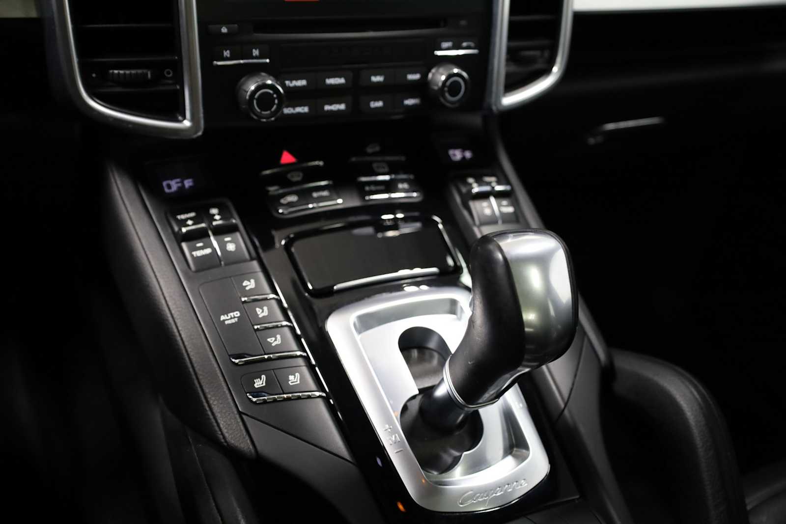 2017 Porsche Cayenne S E-Hybrid Platinum Edition photo 24