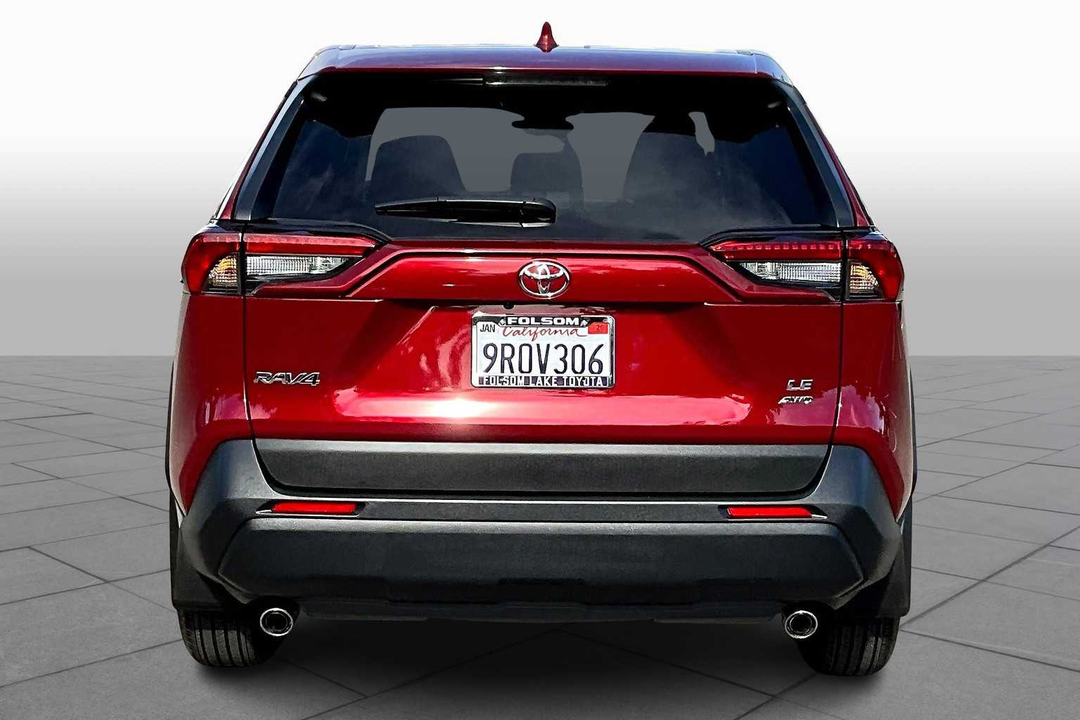 2025 Toyota RAV4 LE photo 4