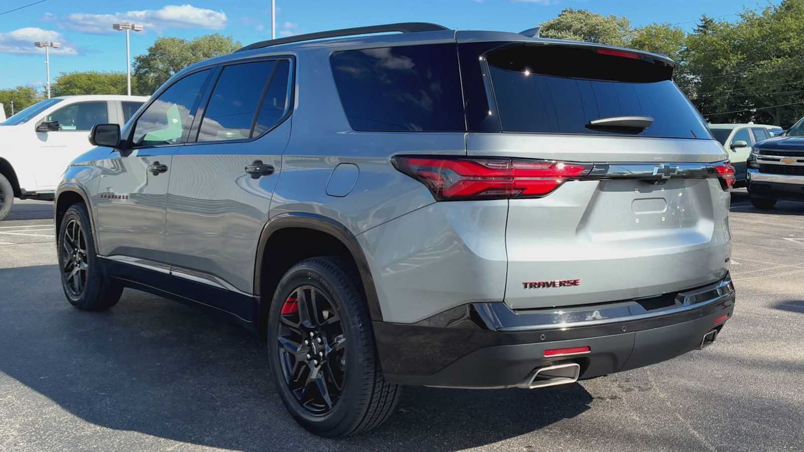 2023 Chevrolet Traverse Premier photo 3