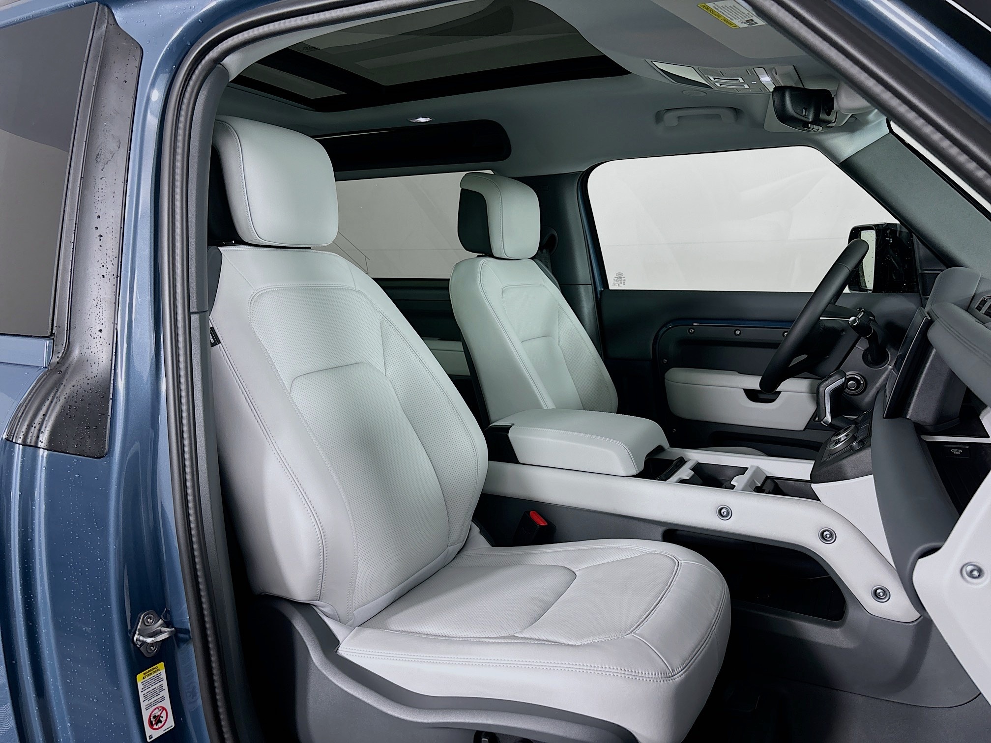 2025 Land Rover Defender 90 X-Dynamic SE photo 22