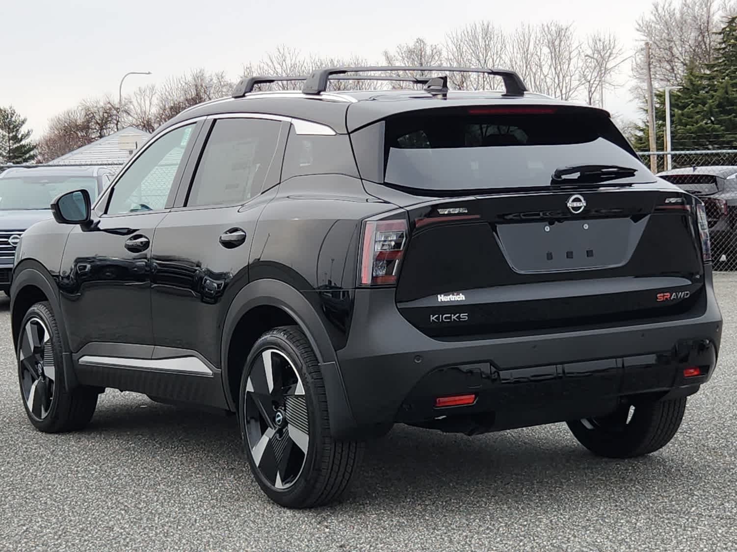 2025 Nissan Kicks SR photo 3