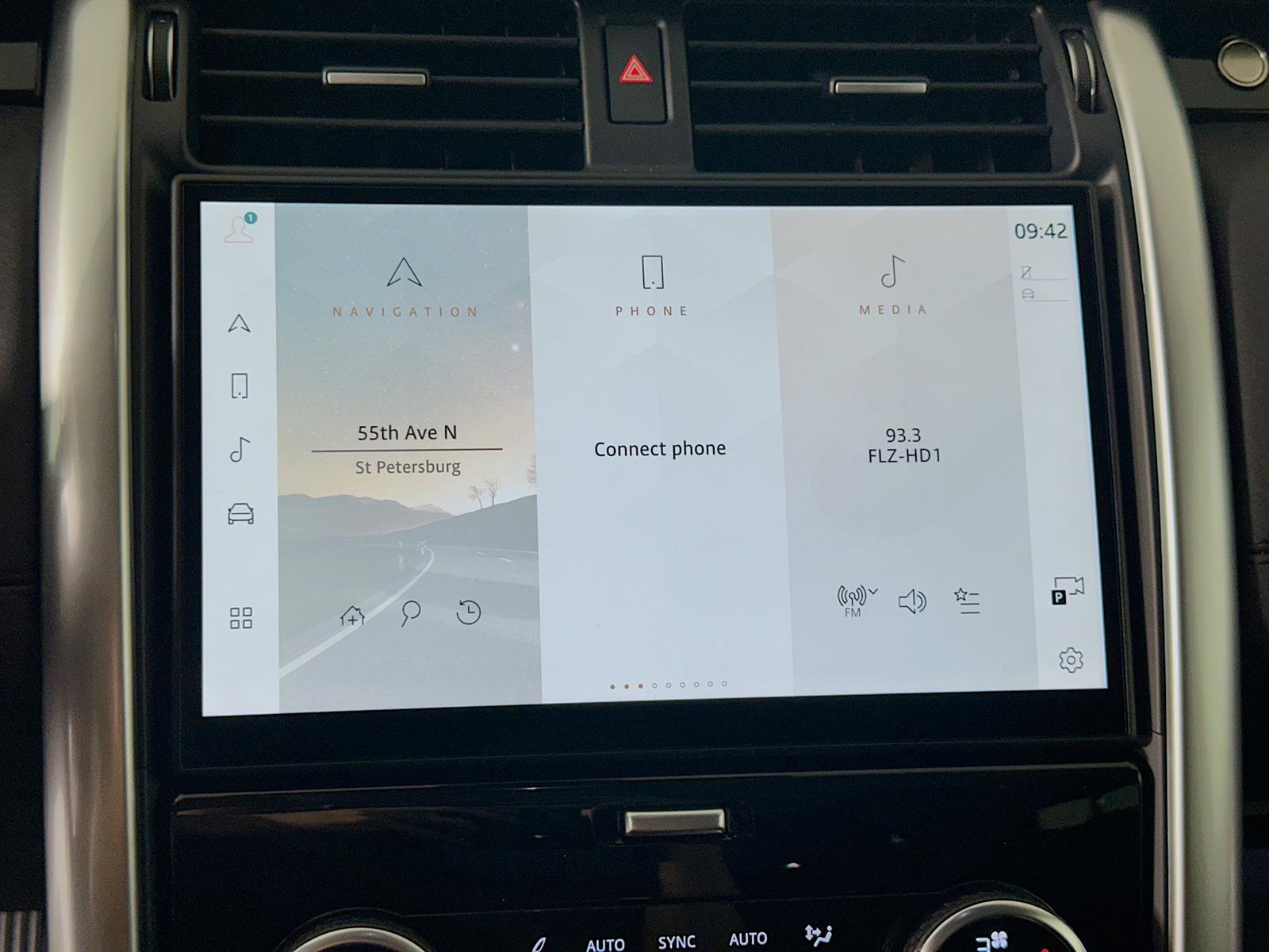 2024 Land Rover Discovery S photo 15