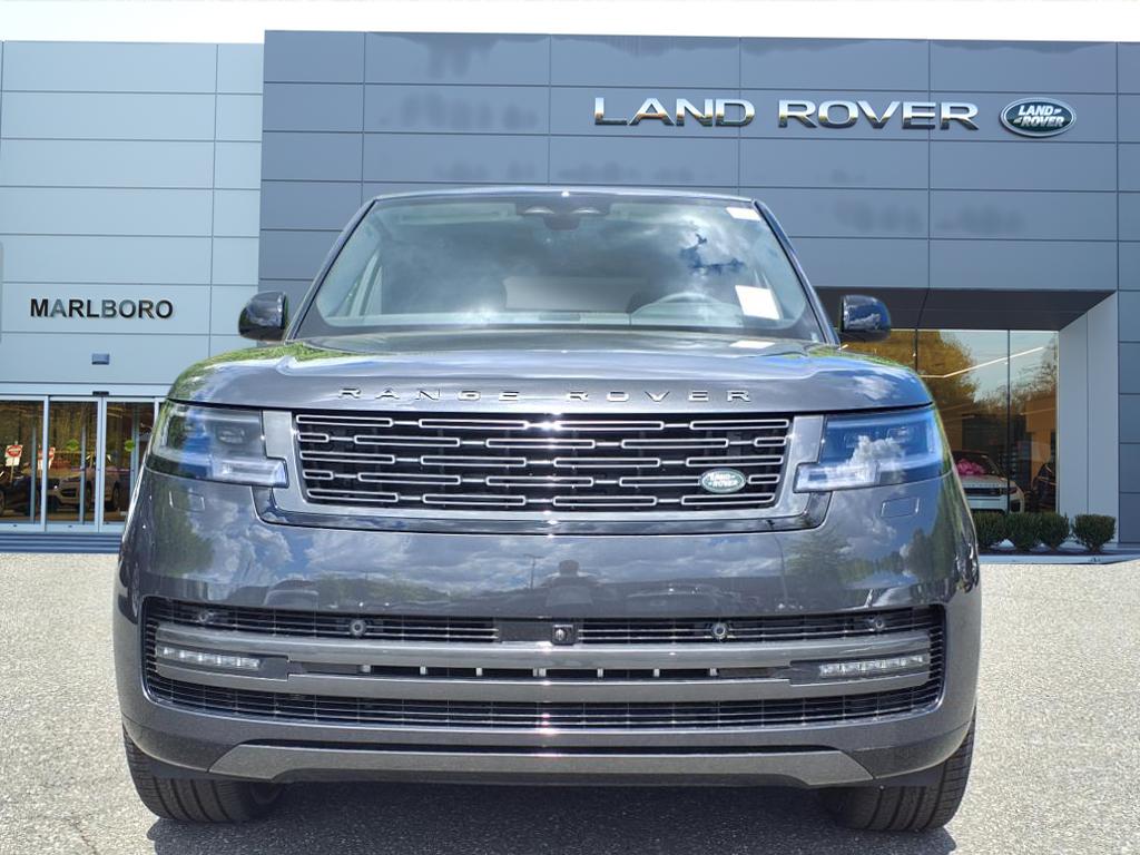 2025 Land Rover Range Rover SE photo 6