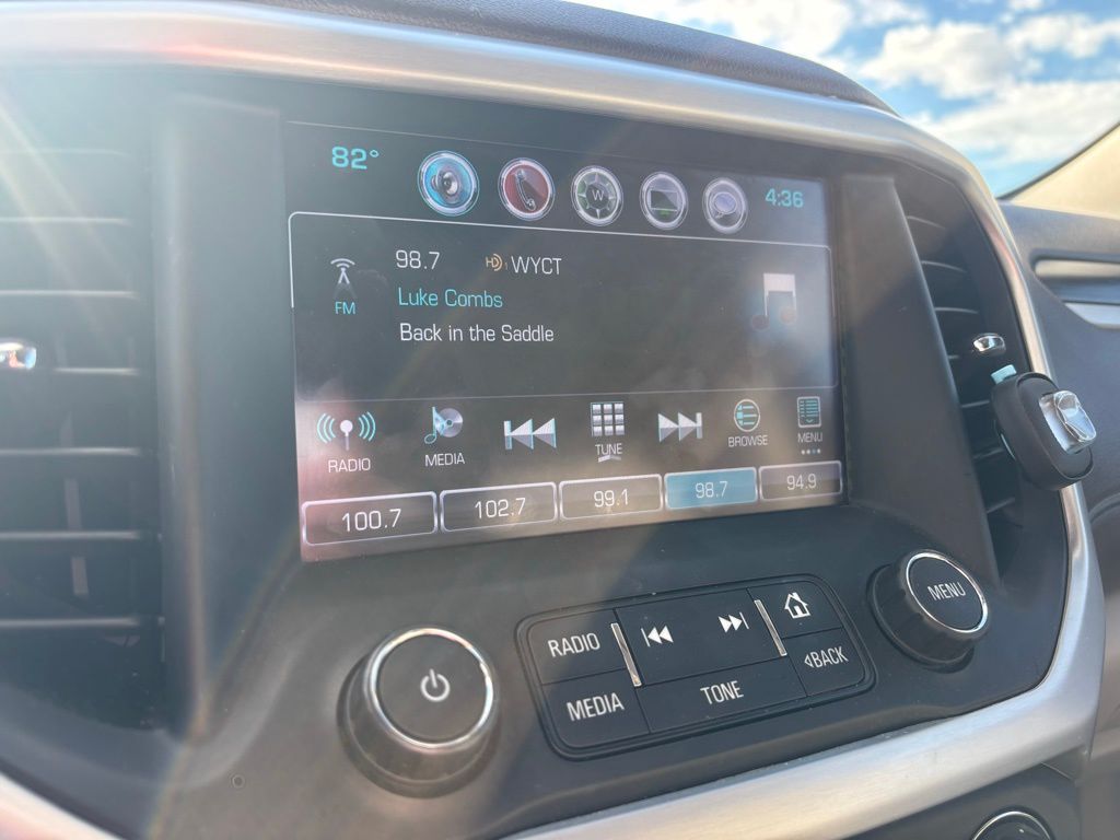 2017 Gmc Acadia SLT photo 9