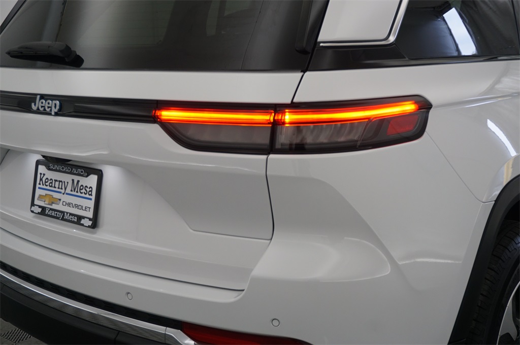 2024 Jeep Cherokee Base photo 9