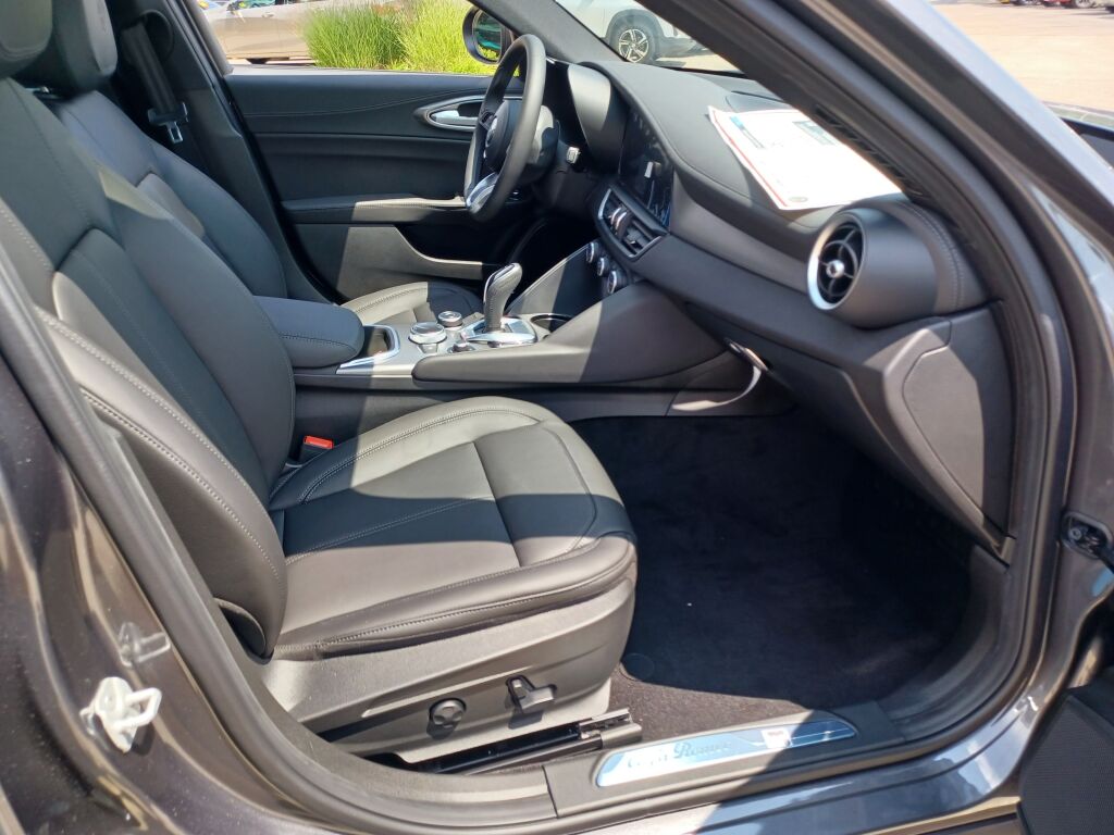 2024 Alfa Romeo Giulia Ti photo 3