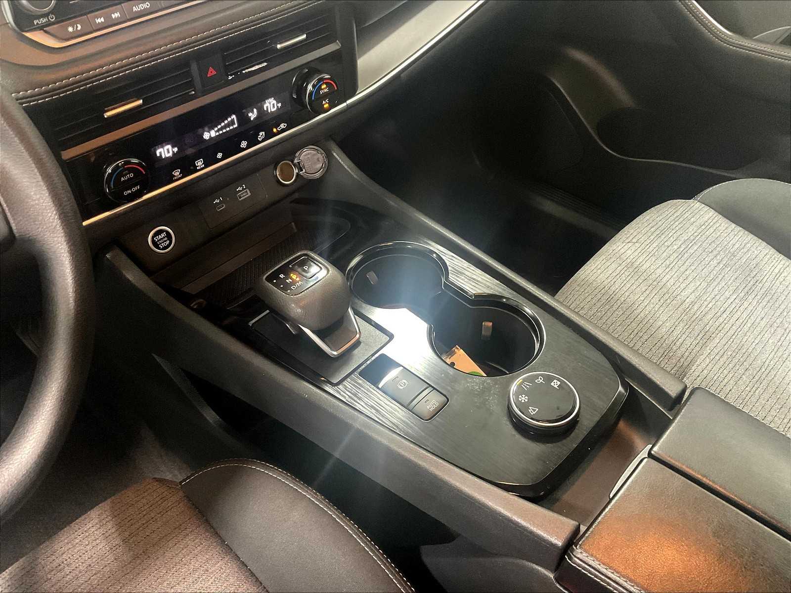 2023 Nissan Rogue SV photo 19