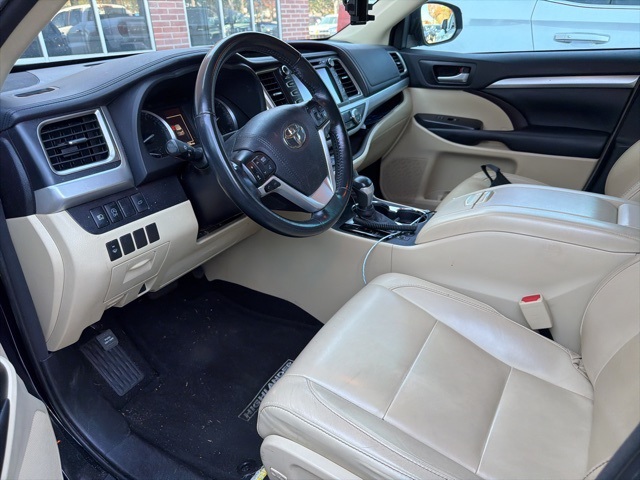 2017 Toyota Highlander XLE photo 2