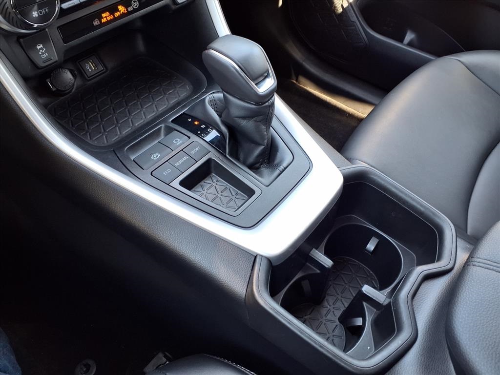 2023 Toyota RAV4 XLE Premium photo 19