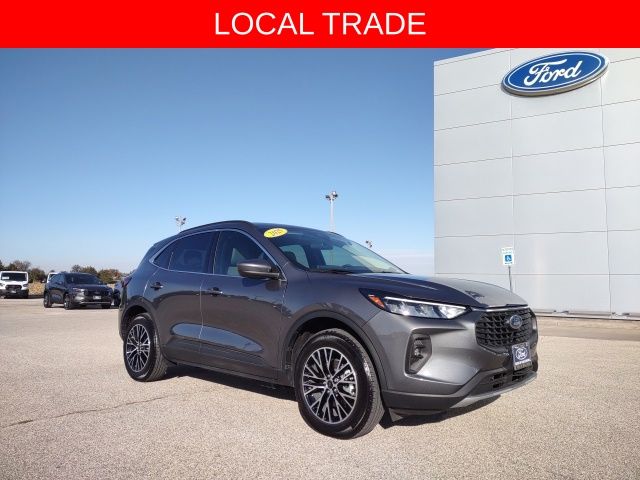 2025 Ford Escape PHEV's photo
