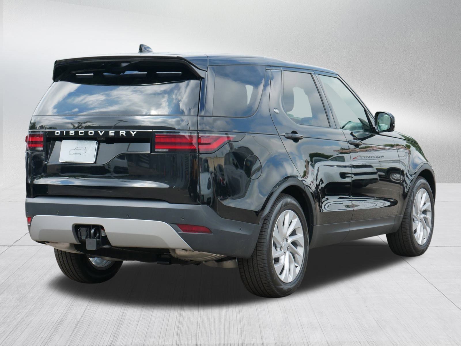 2025 Land Rover Discovery S photo 2