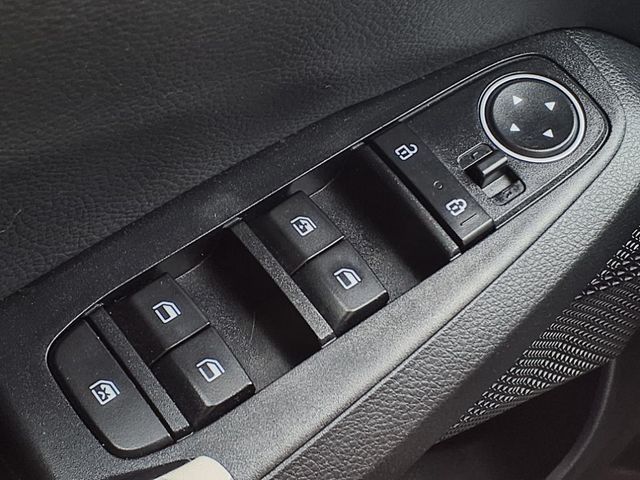 2023 Kia Seltos SX photo 21