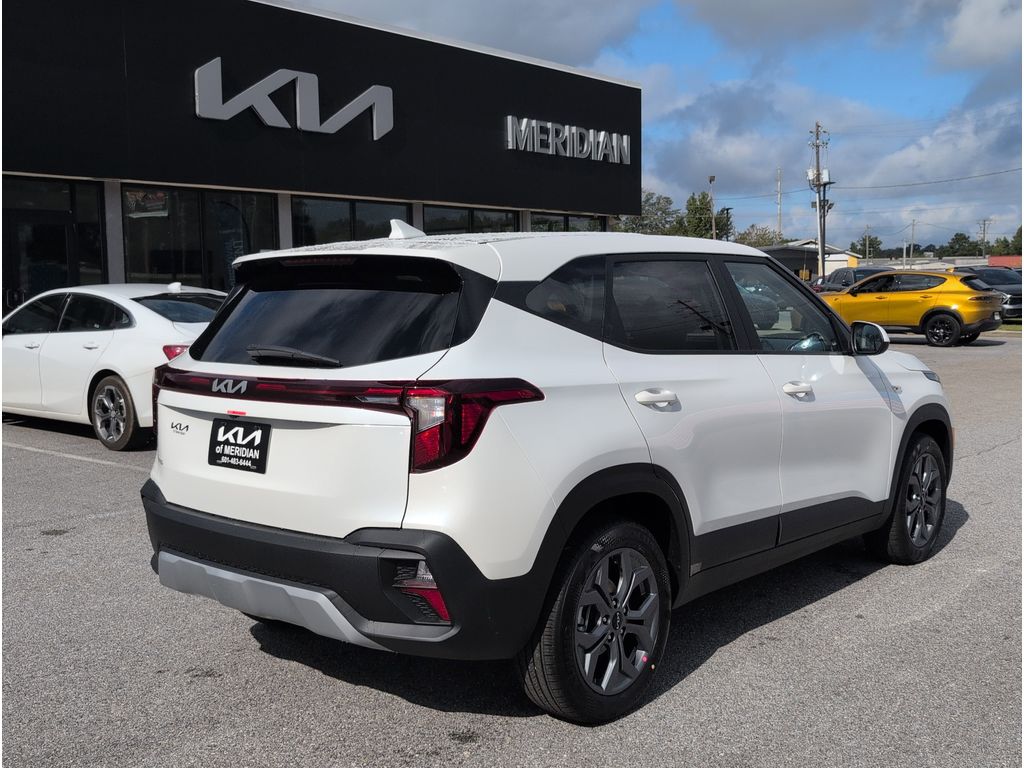 2026 Kia Seltos LX photo 4