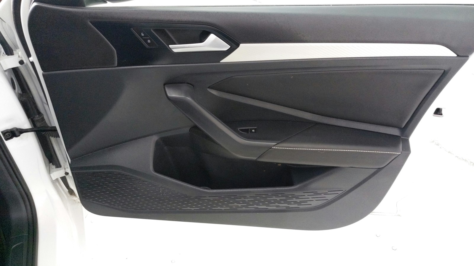 Used 2024 WHITE Volkswagen S image 29