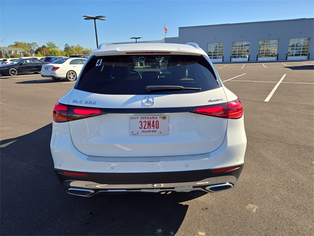 2025 Mercedes Benz GLC 300 4MATIC photo 3