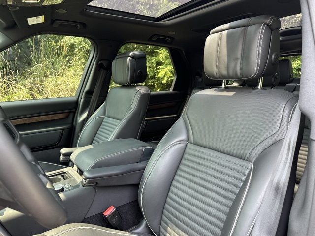 2024 Land Rover Discovery SE photo 14