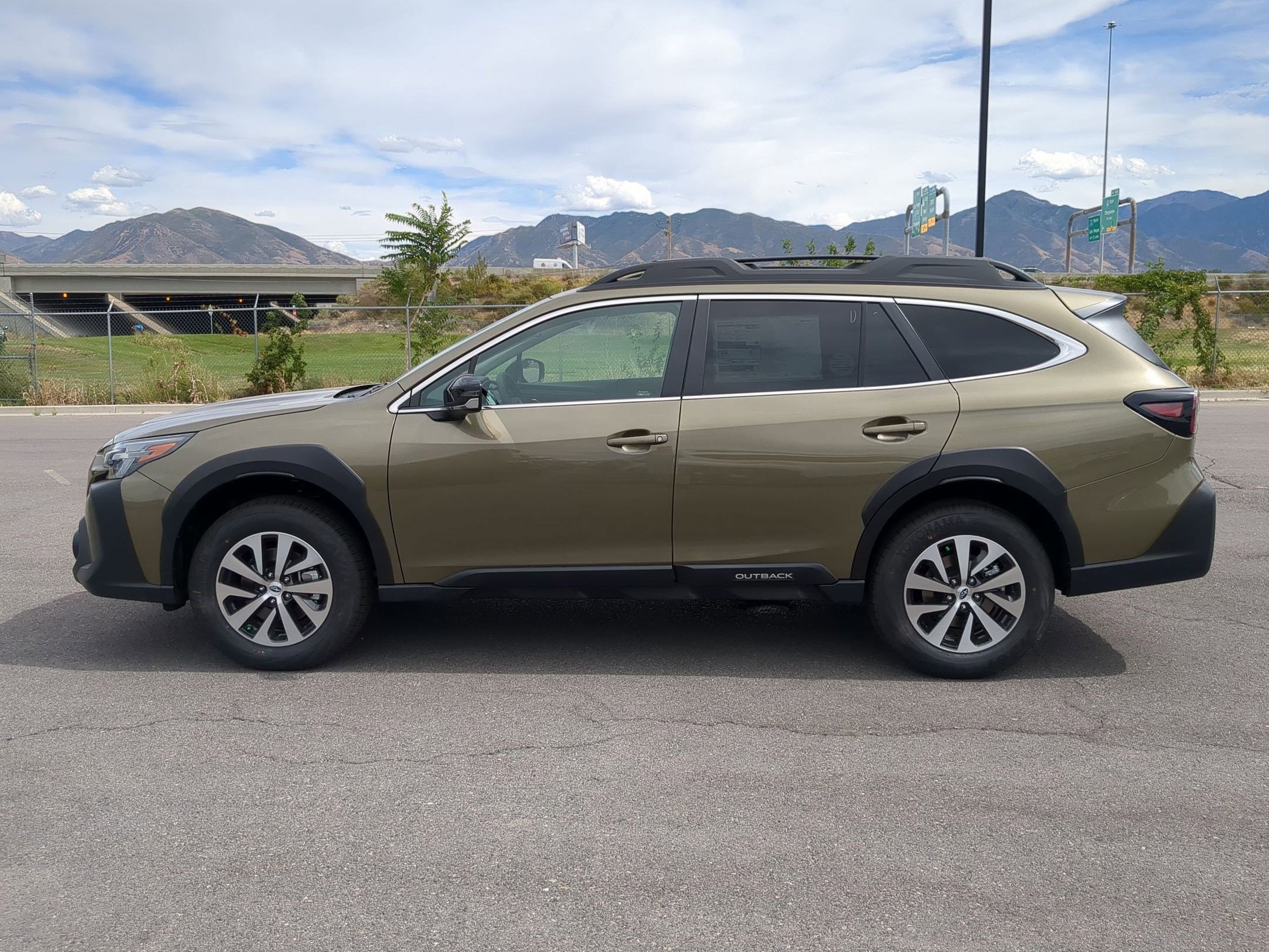 2025 Subaru Outback Premium photo 5
