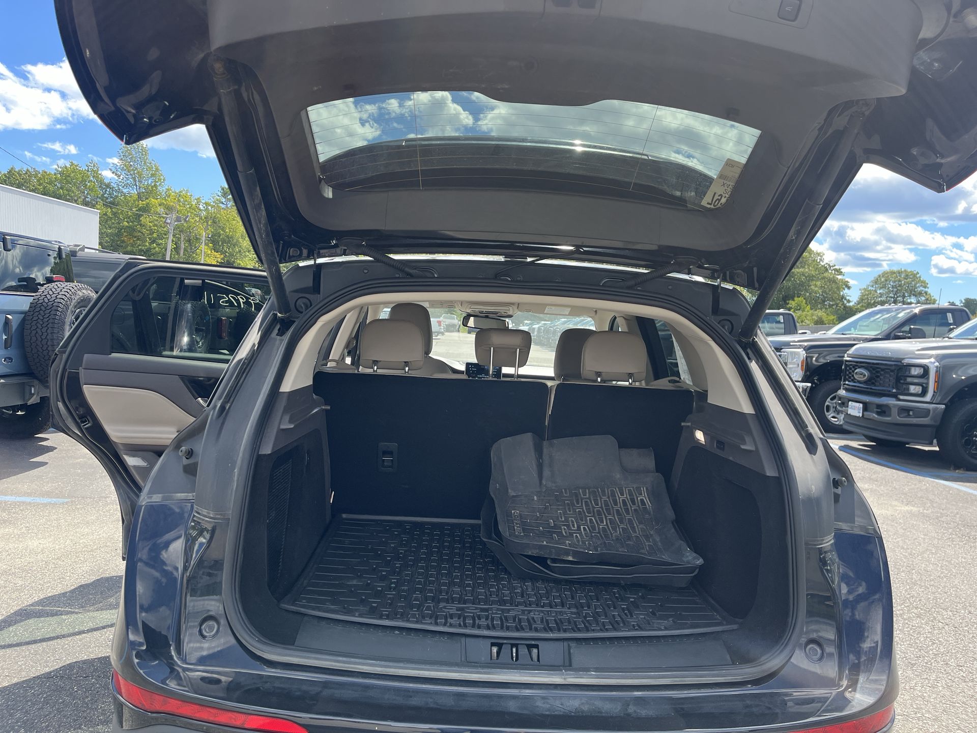 2022 Lincoln Corsair Standard photo 3