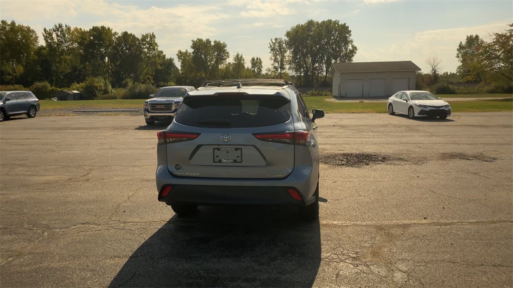 2023 Toyota Highlander XLE photo 4