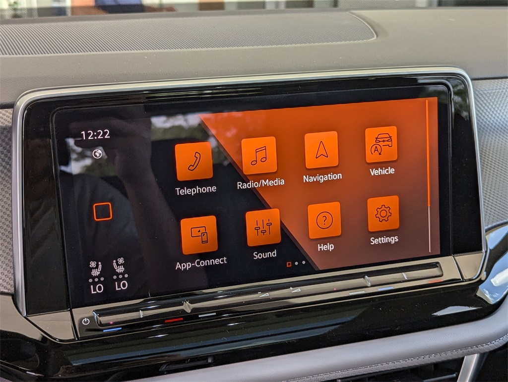 2025 Volkswagen Atlas SE Technology Peak Edition photo 19