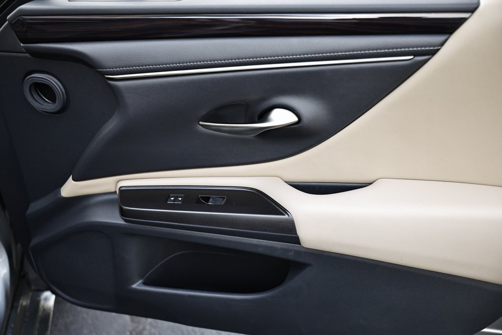 2019 Lexus ES 350 photo 27