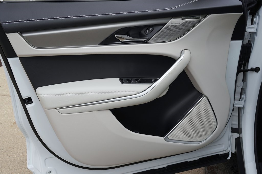 2026 JAGUAR F-PACE - Image 10