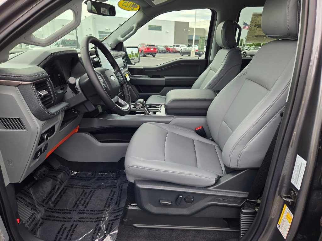 2025 Ford F-150 Lightning photo 8