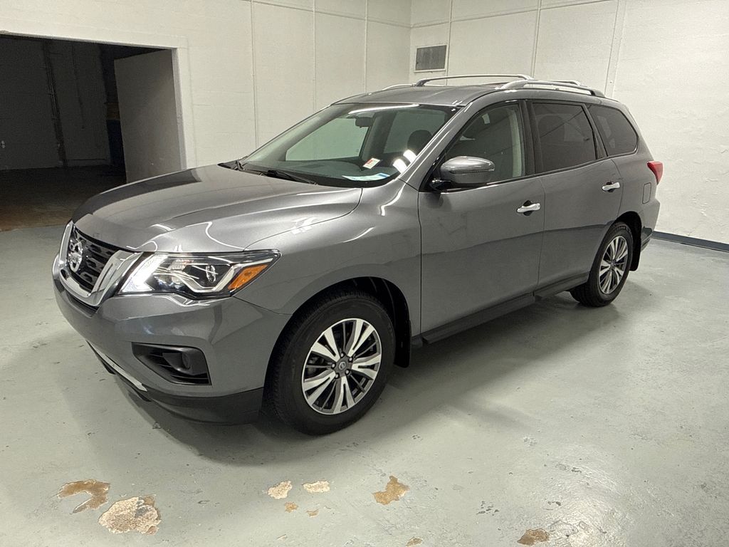 2020 Nissan Pathfinder S photo 3