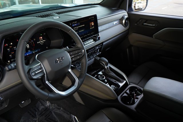 2026 Chevrolet Colorado ZR2 photo 2