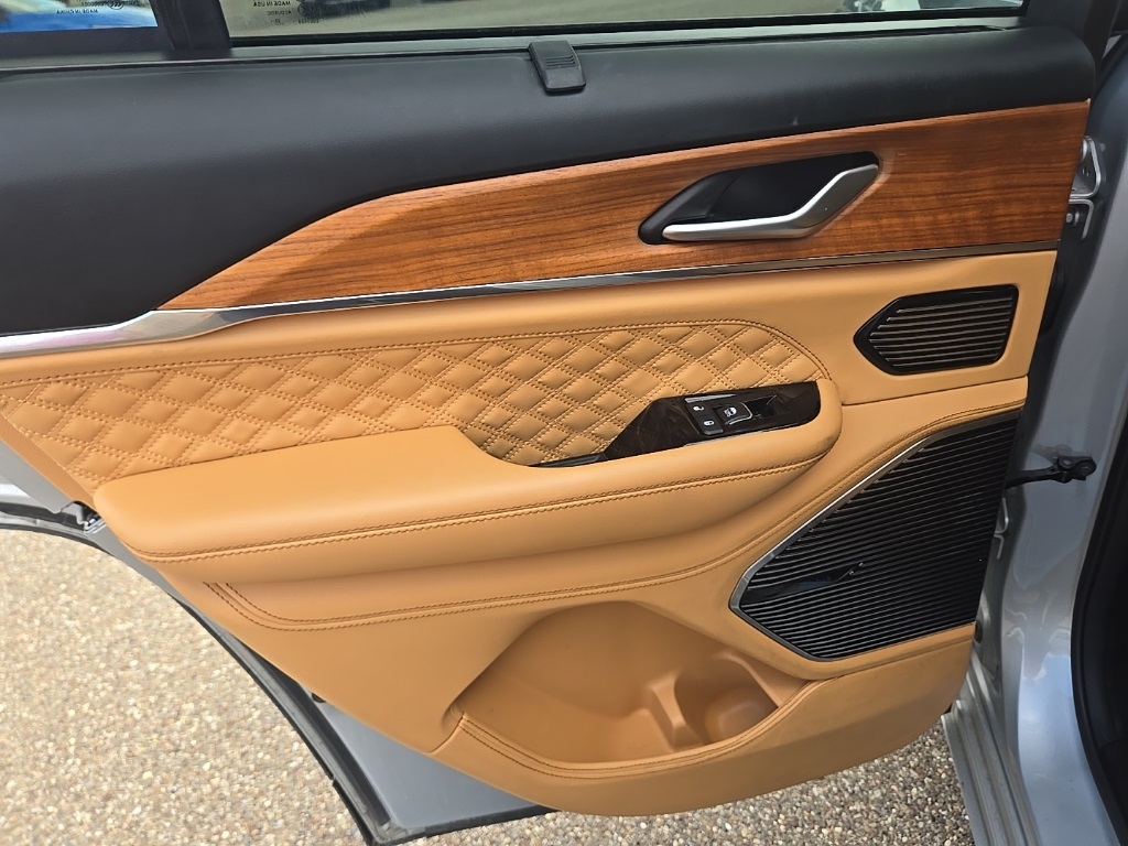 2024 Jeep Grand Cherokee Summit photo 35