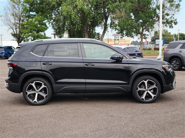 2025 Volkswagen Taos SEL photo 2