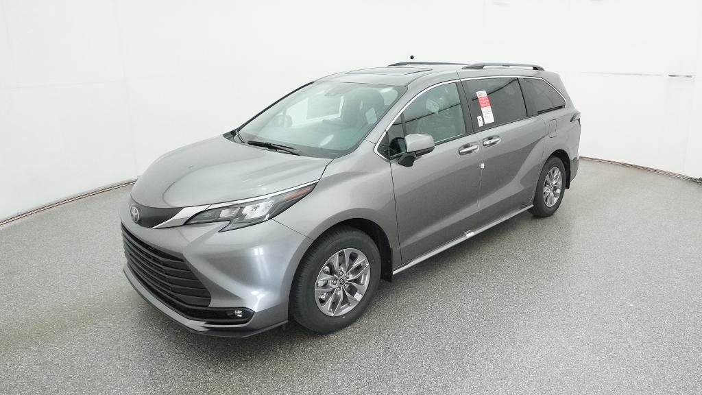 2026 Toyota Sienna XLE's photo