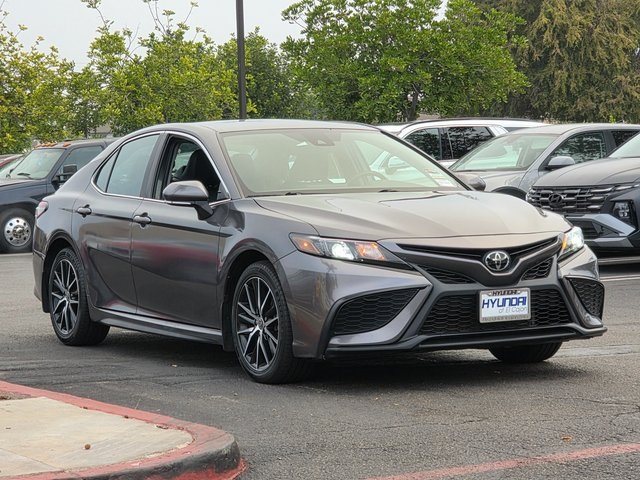 2024 Toyota Camry SE photo 2